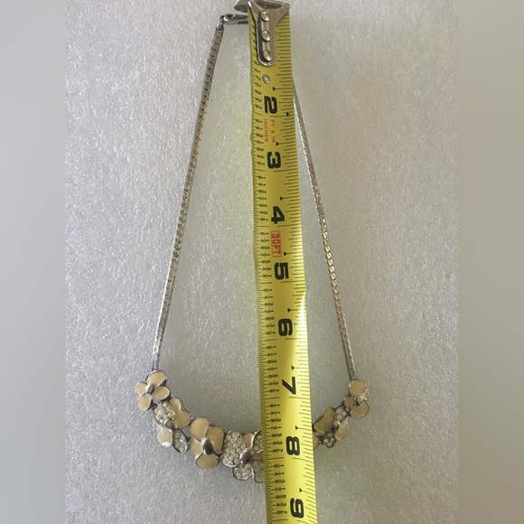 Floral Statement Necklace-Unmarked-Silvertone with Beige Flowers - Picture 5 of 9